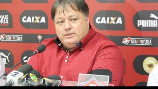 Imagem Barros explica liberação de Neto e nega saídas de Vander e Escudero