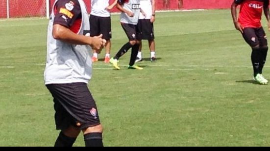 Imagem  Voltando a jogar no dia 9 de maio, Vitória segue treinamentos