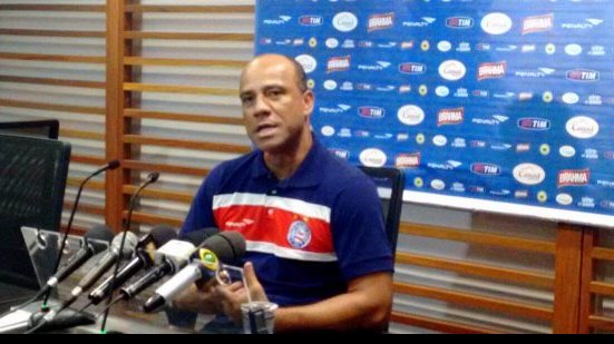 Imagem Sérgio Soares reclama de atuação do Bahia no 1º tempo: "me aborreceu"