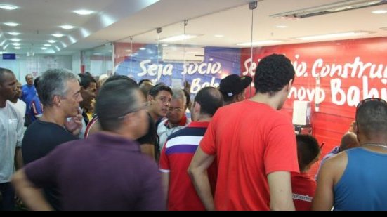 Imagem Torcedores do Bahia criticam sistema de venda no Capemi