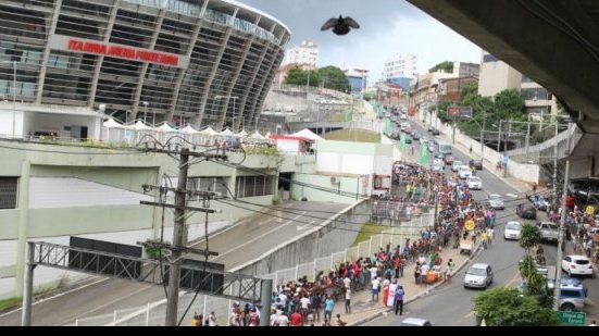 Imagem Após problemas pela manhã, ingressos para Bahia e Ceará só na Fonte Nova