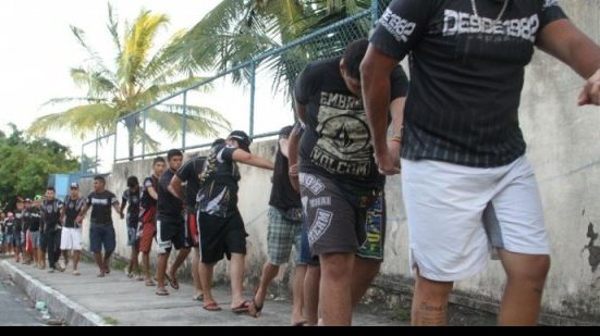 Imagem Vídeo: Na delegacia, torcedores do Ceará negam agressão a tricolor 