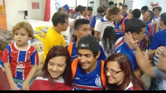 Imagem Bahia é recepcionado com grande festa em aeroporto de Vitória da Conquista