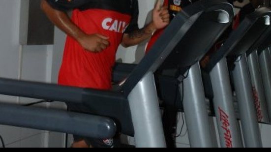 Imagem Elenco do Vitória inicia semana com treino na academia