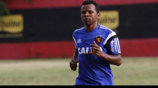 Imagem Vitória sonda lateral que tem contrato perto de se encerrar com clube da Série A