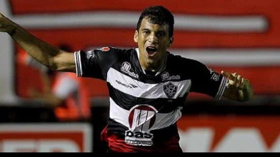 Imagem Diretor do Vitória confirma empréstimo de Neto Baiano ao Criciúma
