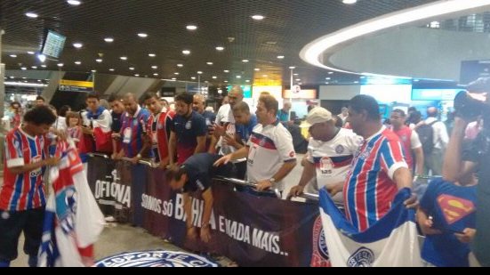 Imagem Sem Douglas Pires e com Patric, Bahia é recebido com festa em Fortaleza