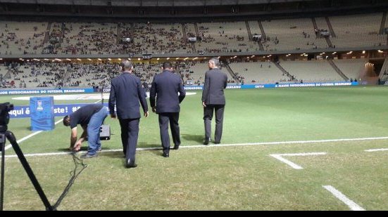 Imagem Trio de arbitragem já inspeciona gramado do Castelão