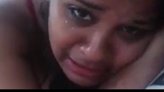 Imagem Aos prantos, torcedora do Bahia implora saída de Jean: não presta; Assista