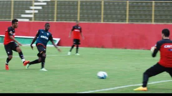 Imagem Vitória realiza coletivo e testa equipe para a Série B