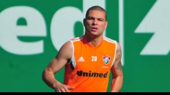 Imagem Vitória deve anunciar zagueiro em tratamento e lateral encostado no Inter