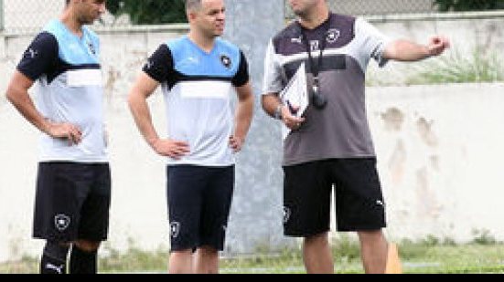 Imagem Ex-atletas do Bahia iniciam trabalho no Botafogo visando estreia na Série B