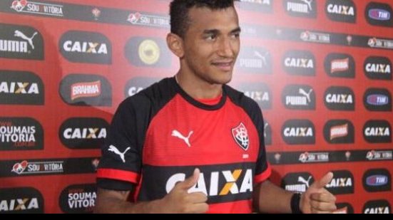 Imagem Com edema na coxa, Rogério treina à parte e está fora da estreia na Série B