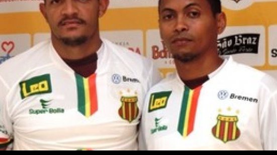 Imagem Sem técnico, adversário do Vitória na estreia da B já contratou sete atletas