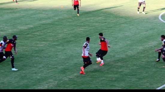 Imagem Vitória treina no Barradão de olho na estreia da Série B