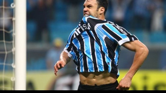 Imagem Um mês após ser oferecido ao Vitória, Kleber consegue liberação do Grêmio
