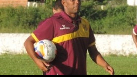 Imagem Lateral, ex-Bahia, vira técnico interino do adversário do Vitória na Série B