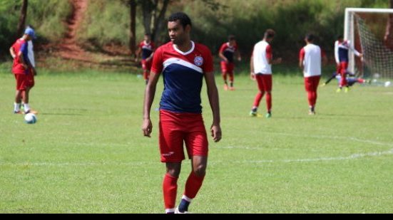 Imagem Jaílton assina contrato com Bahia e já treina com bola no Fazendão