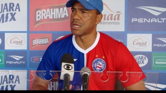 Imagem Treinador do Bahia desiste de time reserva na estreia da Série B e faz mistério