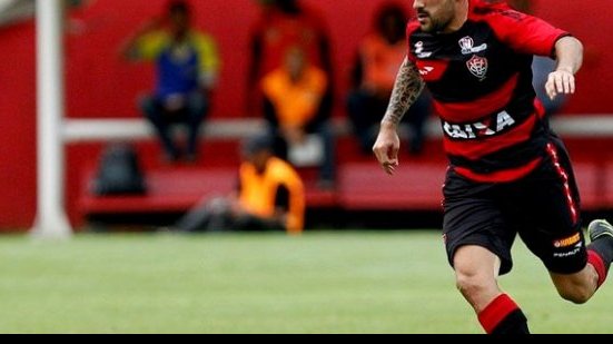 Imagem Escudero diz que Vitória vai mostrar melhora e avisa: “estou jogando onde gosto”
