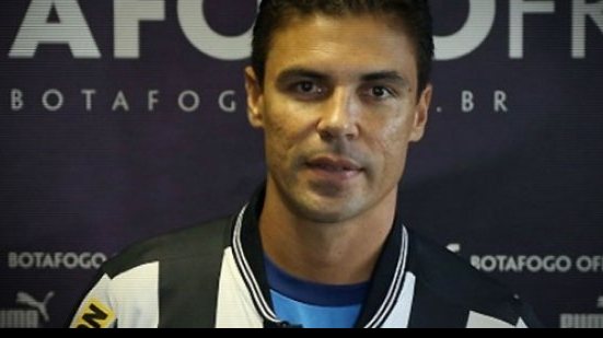 Imagem Na Série C, Portuguesa anuncia zagueiro ex-Botafogo e volante ex-Vitória