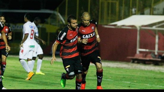 Imagem Vitória recebe Sampaio Corrêa tentando esquecer crise para largar bem na Série B