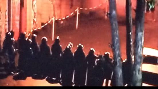 Imagem Caos no Vitória: torcida protesta contra dirigentes e polícia dispara bombas
