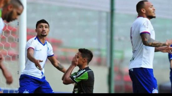 Imagem Médico do Bahia minimiza lesão de Kieza e técnico defende Willians Santana