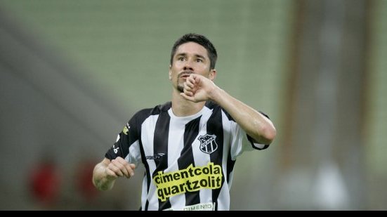 Imagem Ceará tenta renovar contrato de Ricardinho e melar vinda de meia para o Vitória