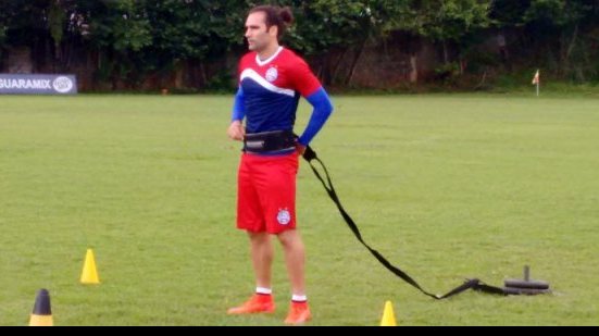 Imagem Com Léo Gamalho em campo, Bahia realiza treino físico no Fazendão