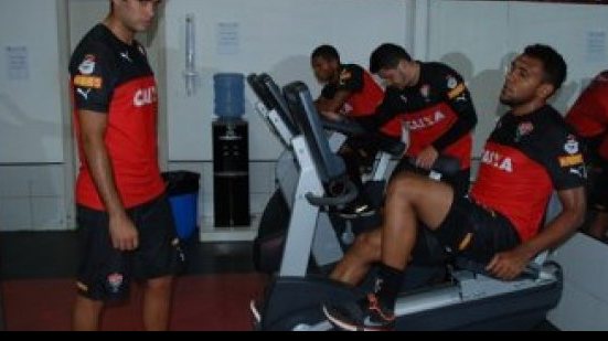 Imagem Novo zagueiro treina e Vitória inicia preparação para enfrentar o Asa