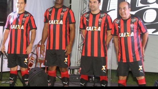 Imagem Veja a galeria de fotos dos novos uniformes do Vitória