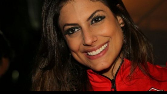 Imagem Panicat Mari Gonzalez abrilhanta lançamento de camisa do Vitória; veja fotos