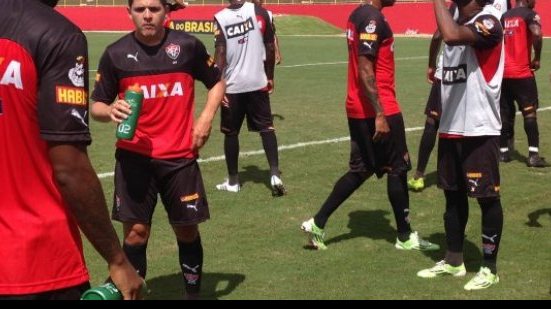 Imagem Vitória já está em São Paulo para duelo com o Oeste
