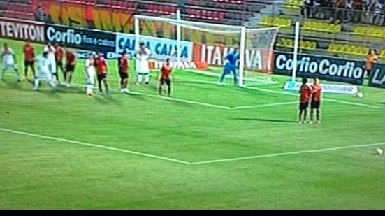 Imagem Vitória consegue virada e vence o Oeste no sufoco