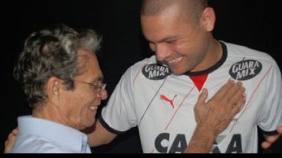 Imagem Relacionados, recém-contratados se colocam à disposição de técnico do Vitória