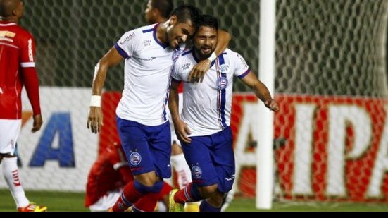 Imagem Com dores musculares, Maxi não treina e está fora de duelo na Copa do Brasil