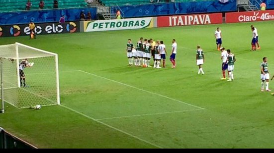 Imagem Bahia leva gol olímpico, mas despacha o Luverdense na Arena Fonte Nova