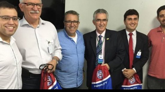 Imagem Representantes de patrocinadora do Bahia visitam o Fazendão
