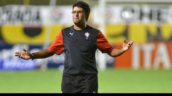 Imagem "Estou muito mais feliz pelos atletas", diz interino após goleada