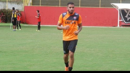 Imagem Após goleada, jogadores do Vitória se dividem em coletivo e treino na academia
