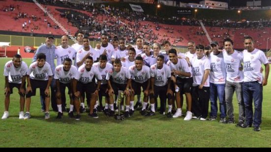 Imagem Campeões da Copa do Brasil sub-17 são homenageados no Barradão