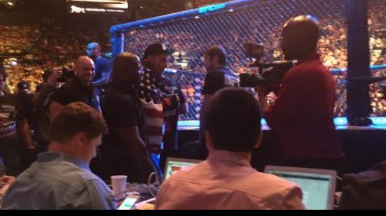 Imagem Weidman vence Belfort e mantém cinturão dos médios