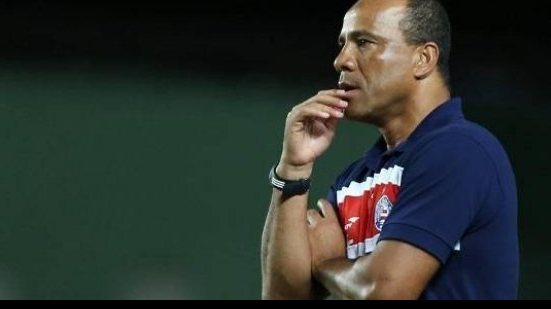 Imagem Sérgio Soares exalta estreia de lateral e aponta time disperso no início de jogo