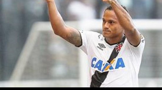 Imagem Ex-Vitória é xingado por torcedores do Vasco e protegido por técnico