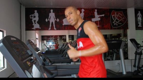 Imagem Na reserva, Jorge Wagner reconhece que o time do Vitória ainda precisa melhorar
