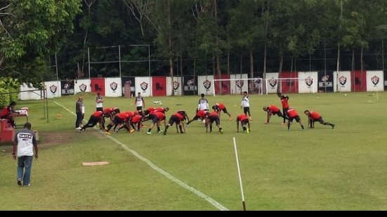 Imagem Sem Escudero, elenco do Vitória volta aos treinos com trabalho físico