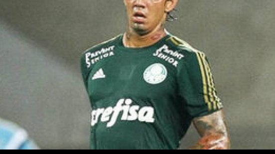 Imagem Árbitro relata xingamentos e ex-Vitória pode ser suspenso na Série A