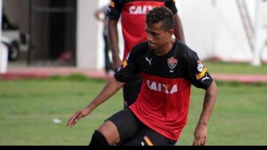 Imagem Com novidades, Vitória faz coletivo e testa time para duelo com o Botafogo