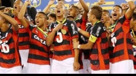 Imagem Vitória renova contrato de jovem destaque da base campeão sub-17